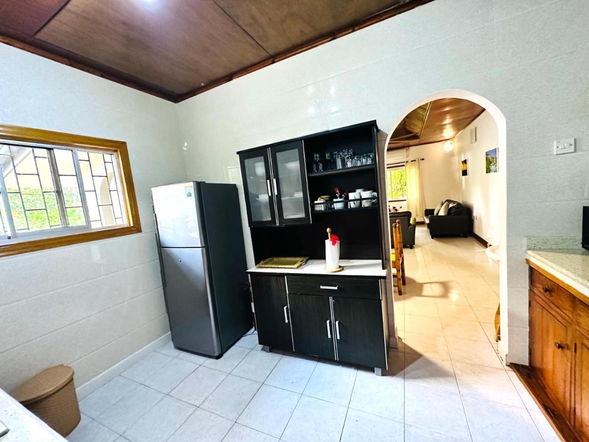 88 Days Self Catering Holidays & Accomodation Baie Lazare  Exteriér fotografie